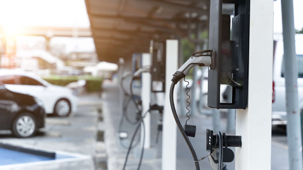 Utilities and Automotive Companies: A Connected Ecosystem to Support Electric Vehicles and the Grid