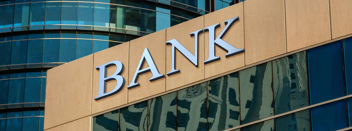 iStock-640267784-Bank-Building iStock-640267784-Bank-Building